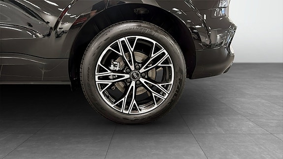 Audi Q3 6 of 12