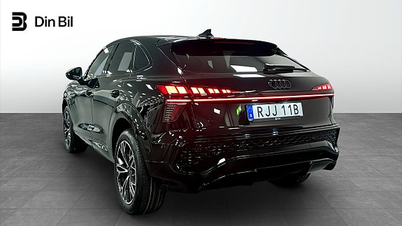 Audi Q3 3 of 12