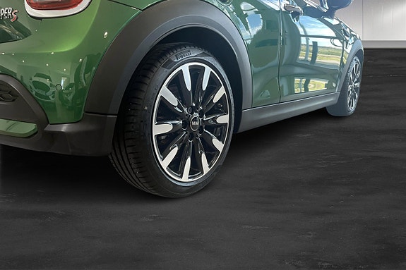 MINI Cooper S 5 of 11