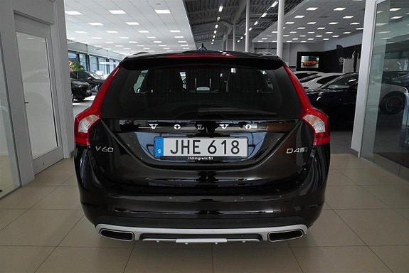 Volvo V60 Cross Country 6 of 10
