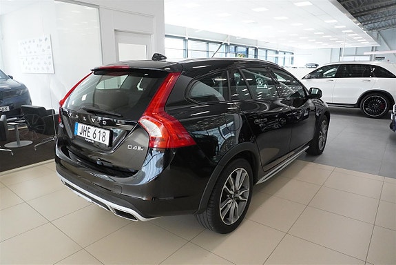 Volvo V60 Cross Country 5 of 10