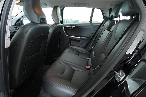 Volvo V60 Cross Country 8 of 10