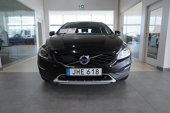 Volvo V60 Cross Country 3 of 10