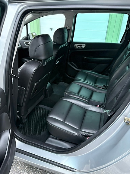 Peugeot 307 SW 13 of 19