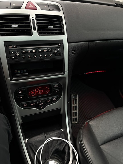 Peugeot 307 SW 12 of 19