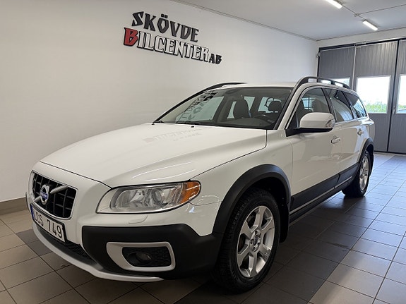 Volvo XC70 2 of 11