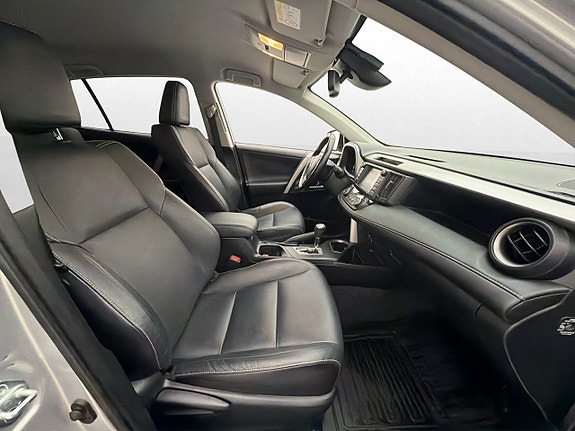 Toyota RAV4 12 of 30