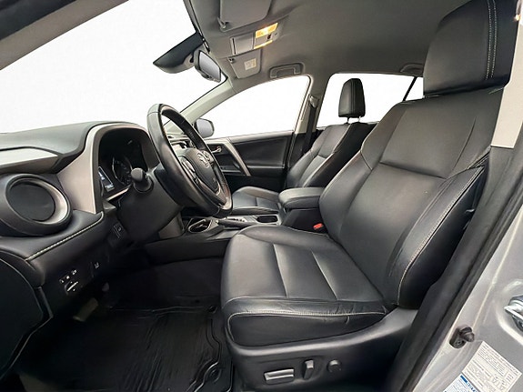 Toyota RAV4 14 of 30