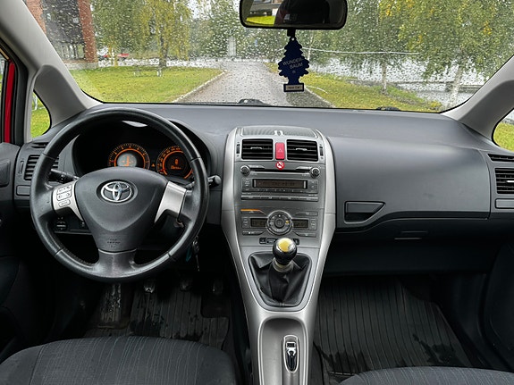 Toyota Auris 5 of 6
