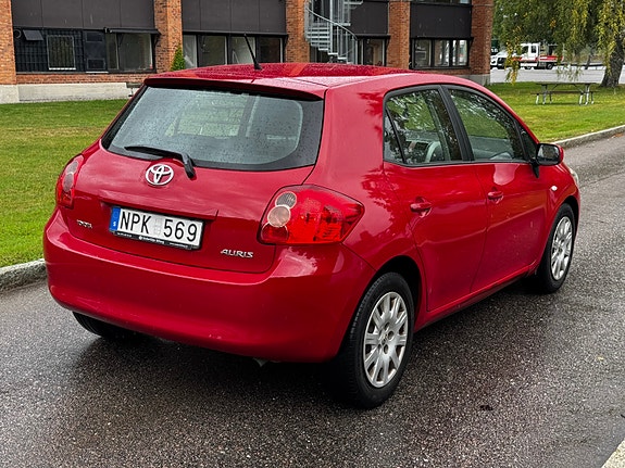 Toyota Auris 4 of 6
