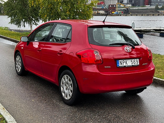 Toyota Auris 3 of 6