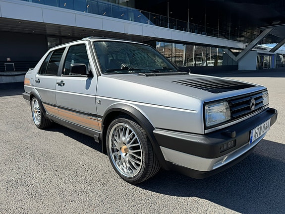 Volkswagen Jetta 2 of 15