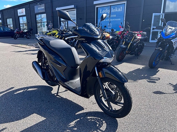 Honda SH150 ( 55Mil ) 2 of 6