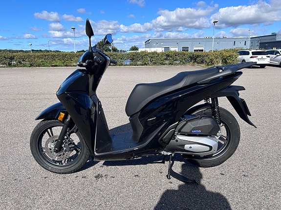 Honda SH150 ( 55Mil ) 4 of 6
