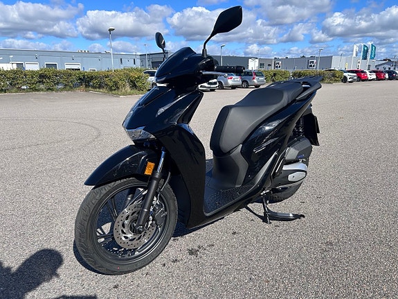 Honda SH150 ( 55Mil ) 3 of 6