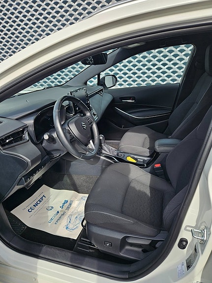 Suzuki Swace 8 of 28