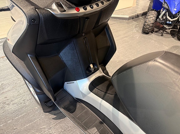 Piaggio MP3 400 HPE 7 of 10