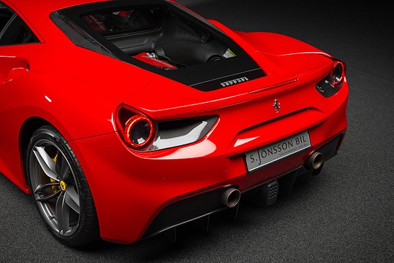 Ferrari 488 GTB 8 of 18