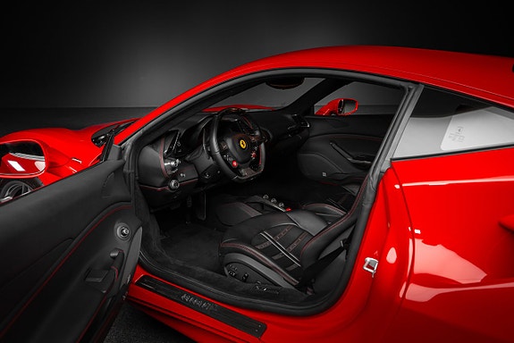 Ferrari 488 GTB 10 of 18