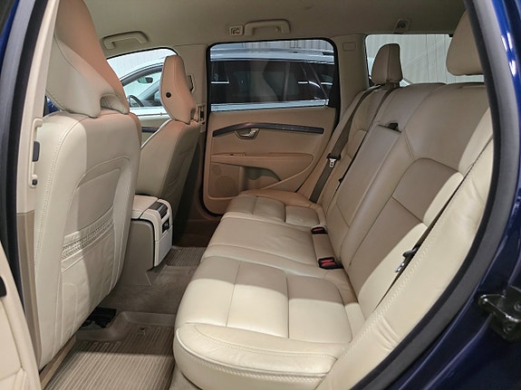 Volvo V70 16 of 30