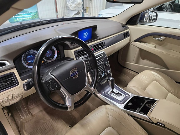 Volvo V70 11 of 30