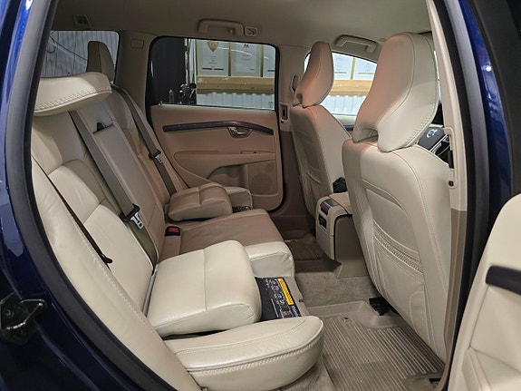 Volvo V70 14 of 30