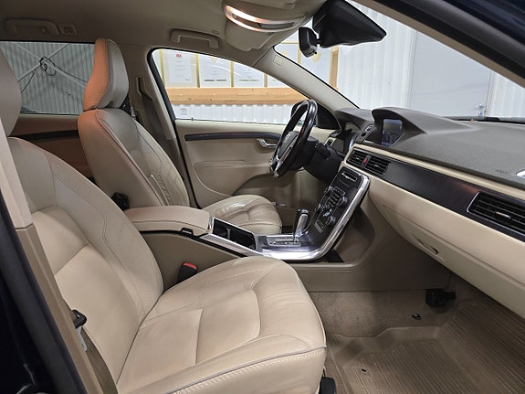 Volvo V70 12 of 30