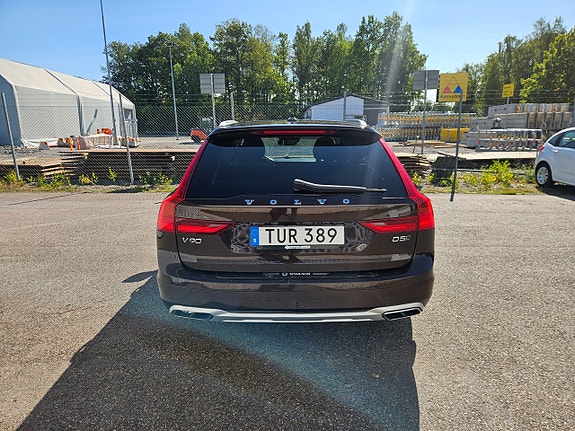 Volvo V90 Cross Country 8 of 30
