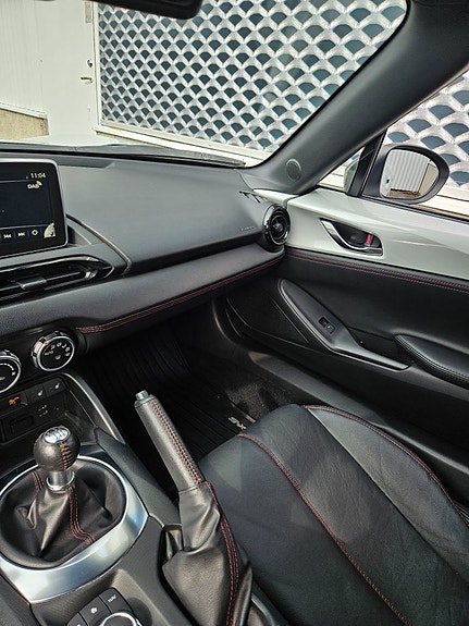 Mazda MX-5 14 of 17