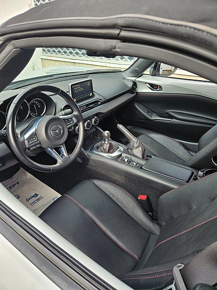 Mazda MX-5 8 of 17