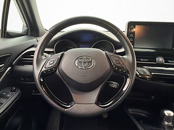 Toyota C-HR 13 of 27