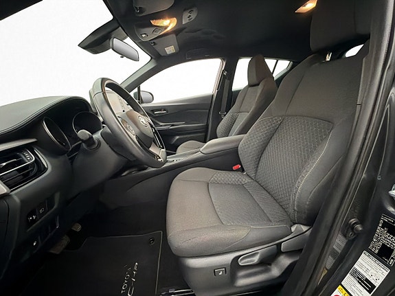 Toyota C-HR 11 of 27