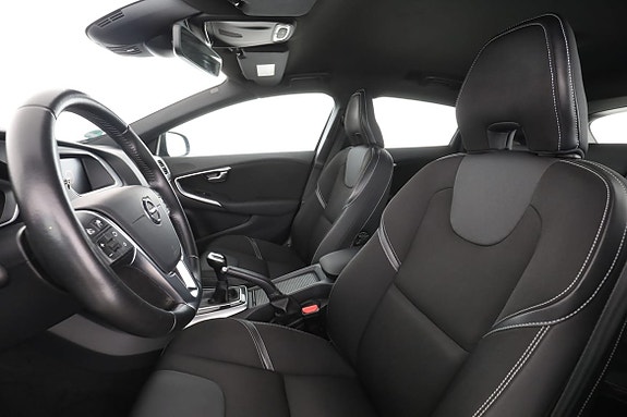 Volvo V40 11 of 30