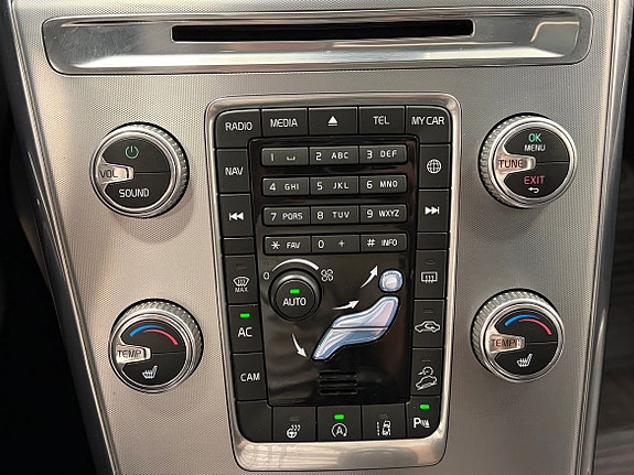 Volvo XC60 14 of 21