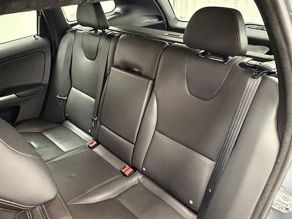 Volvo XC60 17 of 21