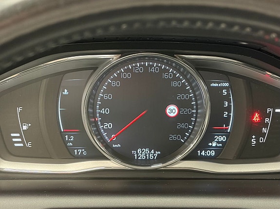 Volvo XC60 10 of 21