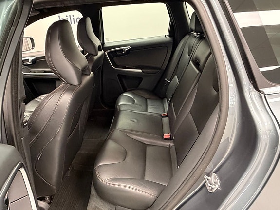 Volvo XC60 16 of 21
