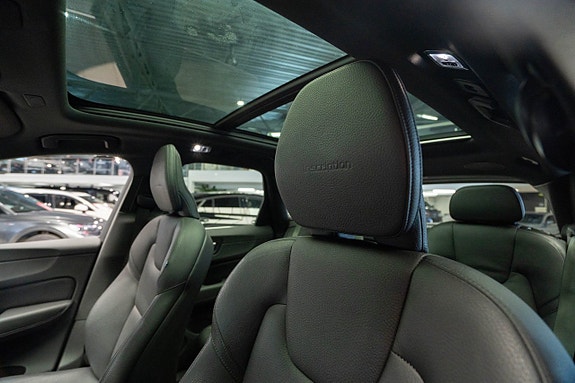 Volvo XC60 11 of 27