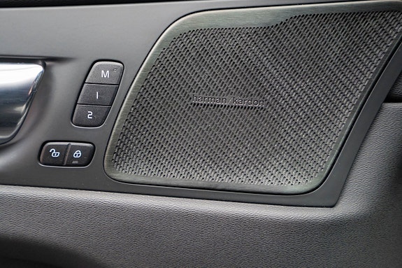 Volvo XC60 14 of 27