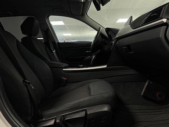 BMW 320d 18 of 22