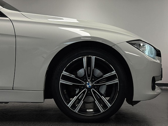 BMW 320d 12 of 22