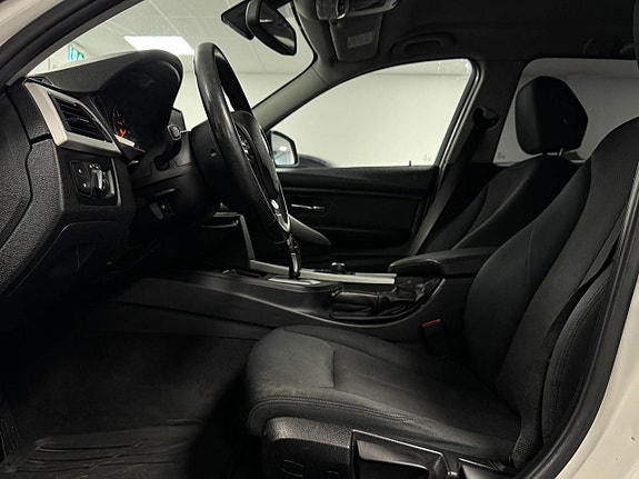 BMW 320d 15 of 22