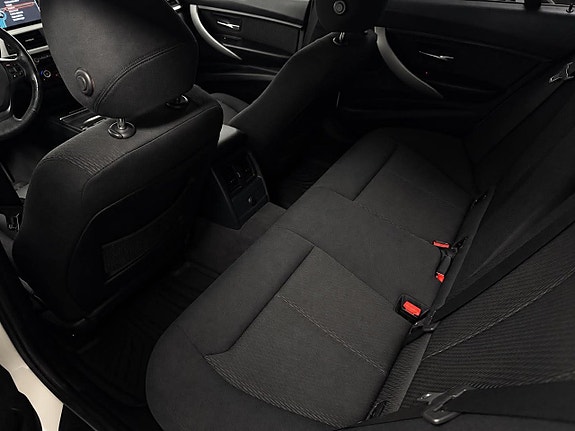 BMW 320d 19 of 22
