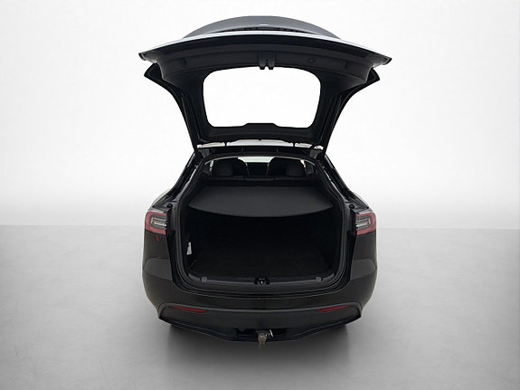 Tesla Model Y 11 of 30