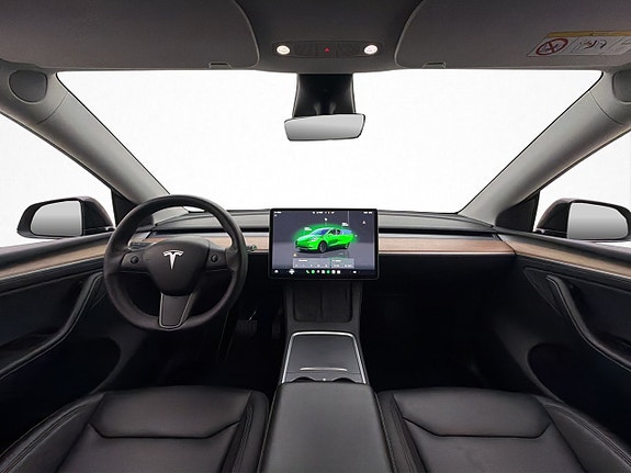 Tesla Model Y 16 of 30