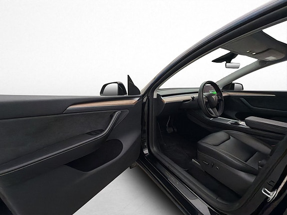 Tesla Model Y 13 of 30