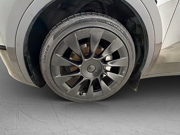 Tesla Model Y 30 of 30