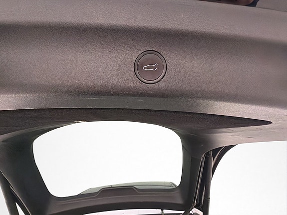 Tesla Model Y 12 of 30