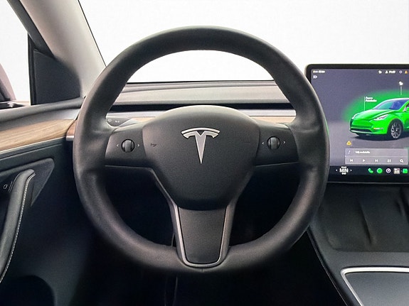 Tesla Model Y 17 of 30