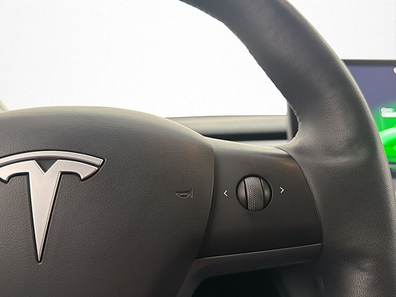 Tesla Model Y 19 of 30